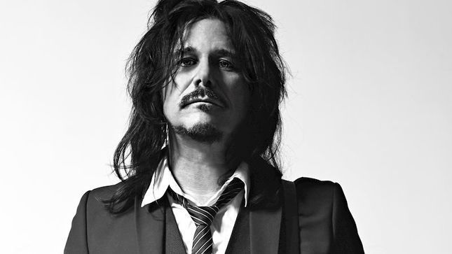 Former GUNS N' ROSES Guitarist GILBY CLARKE On His Relationship With AXL ROSE - 