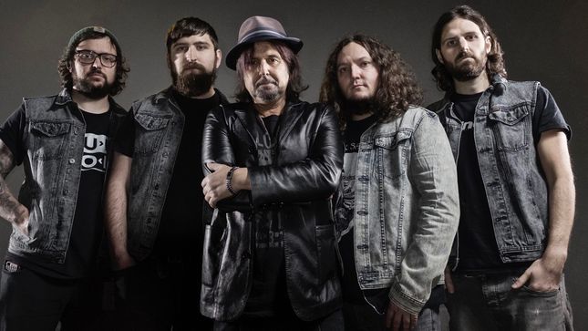 PHIL CAMPBELL On Being In A Band With His Sons - "A Lot Of Times I Forget They're My Kids; I Feel Like I'm Playing On Stage With A Kick Ass Rock Band"
