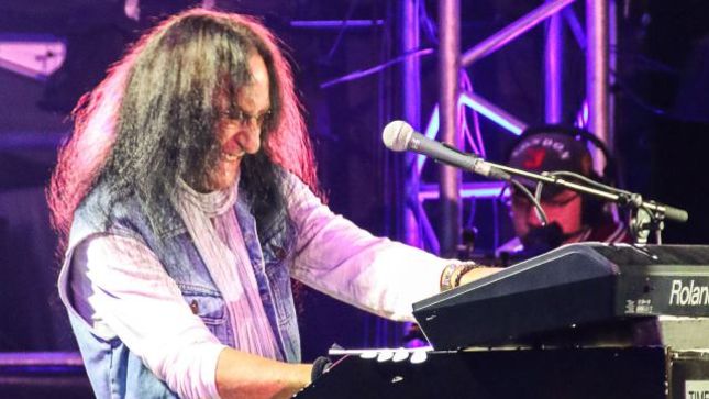 GLENN HUGHES Pays Tribute To KEN HENSLEY - "An Incredible Songwriter, Guitarist And Keyboard Player, And More Importantly A Beautiful, Kind Human Being"