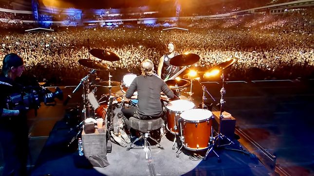 LARS ULRICH - "When METALLICA Play Big Arena Or Stadium Concerts Again, You Can Count On The Fact That COVID, As We Know It Now, Is Over"