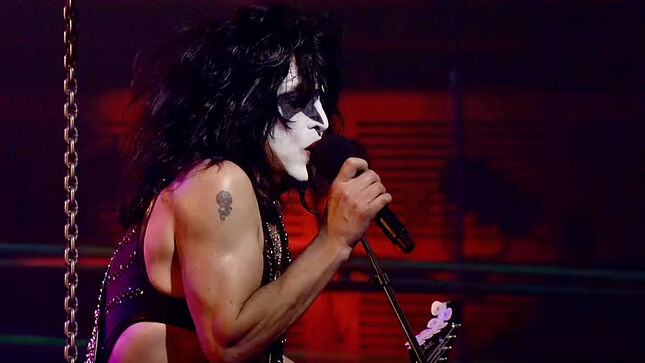 Paul Stanley gets his rose tattoo - Kiss Timeline