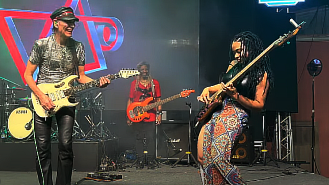 Bassist MOHINI DEY Joins STEVE VAI During Mumbai Show For "Taurus Bulba" (Video)