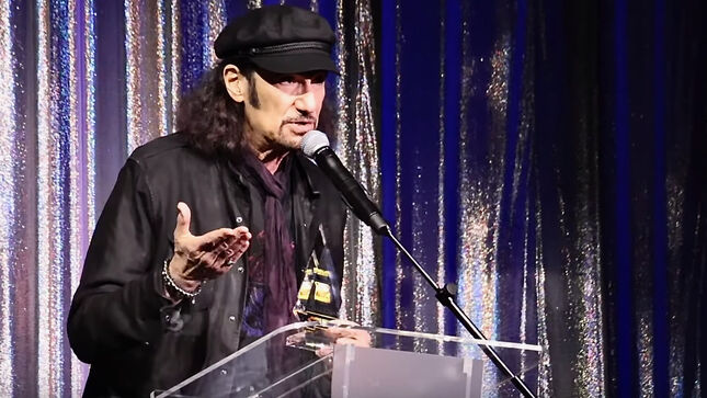 BRUCE KULICK Receives "Guitar Legend" Award, Presented By PHIL SOUSSAN; Video