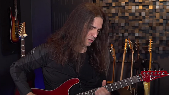 Former MEGADETH Guitarist KIKO LOUREIRO Breaks Down "Killing Time" Solo (Video)