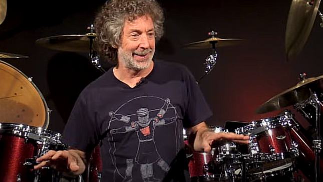 Drum Legend SIMON PHILLIPS Looks Back On TOTO Tour Rehearsals - "We Must Have Come  Up With Five Different Endings To 'Rosanna'" 