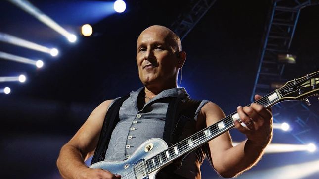 DEF LEPPARD Guitarist Vivian Campbell To Miss Fall Tour Due To Cancer Treatment - "See You All (With Hair!) In 2015"