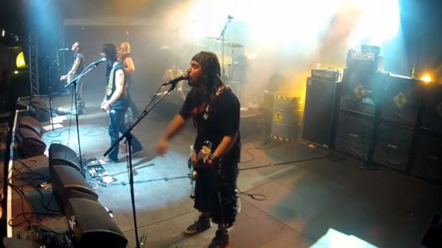 AIRBOURNE's Joel O'Keeffe Joins SIDEBURN To Perform AC/DC's "T.N.T."