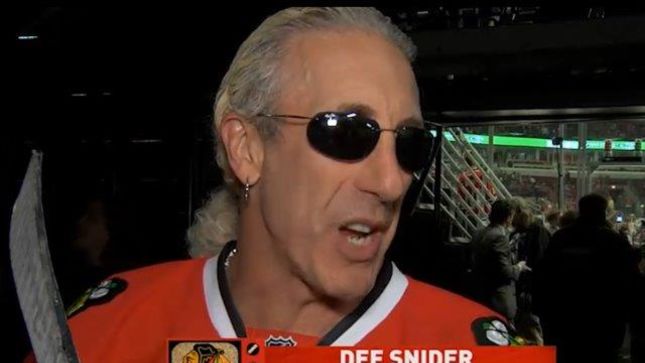 TWISTED SISTER - Video Of DEE SNIDER Playing Shoot The Puck At Blackhawks Game 