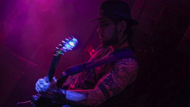 DAVE NAVARRO On JANE'S ADDICTION - "I Don't Think Anybody Foresaw Us Becoming Anything More Than An Underground College Radio Band" 