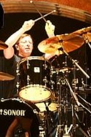 AC/DC Drummer PHIL RUDD To Release Head Job Solo Album In August 
