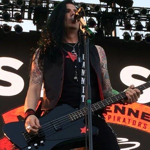 SLASH Bassist TODD KERNS - "We Require No Screens And Pyro To Kick Your Ass"