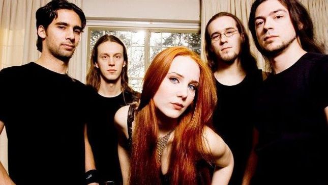 EPICA's SIMONE SIMONS - "RAMMSTEIN Makes Me Want To Move My Ass"
