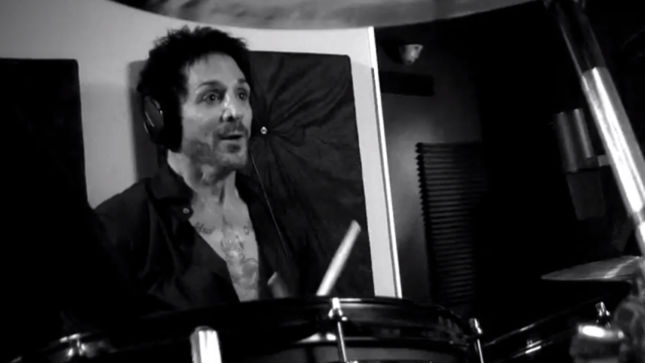 JOURNEY Drummer DEEN CASTRONOVO Donating $10,000 After Albany 4-Alarm Fire; Video Report Online