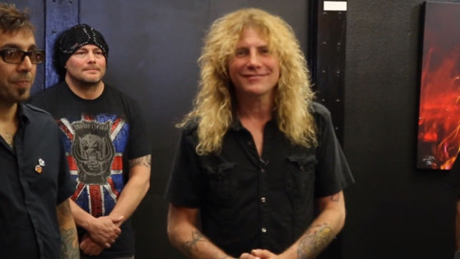 Founding GUNS N' ROSES Drummer STEVEN ADLER Showcases Art Debut In Los Angeles; Video Streaming, Photos Posted