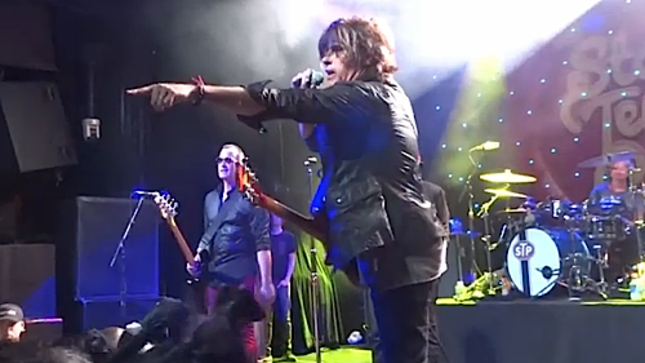 STONE TEMPLE PILOTS Eject Fan From New York City Show; Video Available