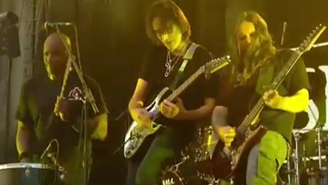 SEPULTURA Joined By STEVE VAI On Stage During Rock In Rio USA Show; Pro-Shot Video Posted