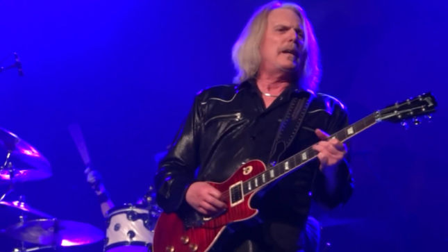 BLACK STAR RIDERS' Scott Gorham On Leaving THIN LIZZY - “Phil Lynott And I Were Fucking Ill... All I Knew Is That I Needed To Get Out Of This Band”; Audio