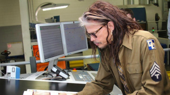 STEVEN TYLER Visits Family’s Hub Folding Box Co. For KBA Press Check