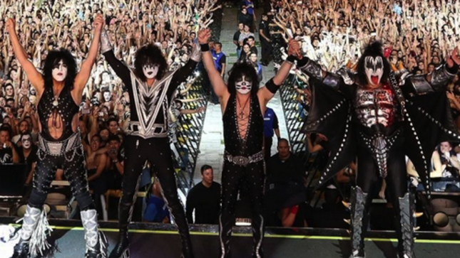 GENE SIMMONS Talks New KISS Album - "Paul May Think There's Not Going To Be Another Record; I Suspect There Will Be"