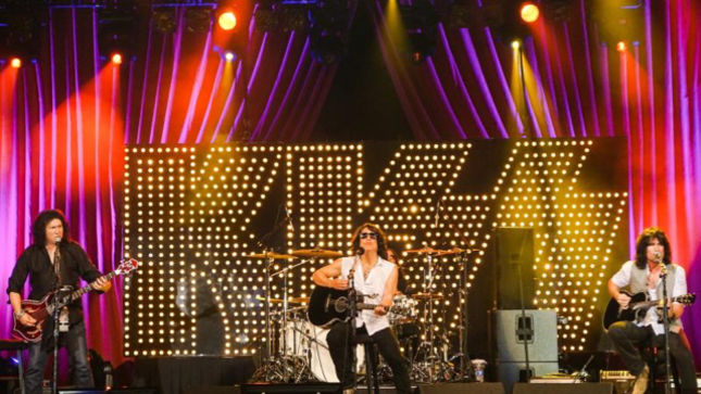 KISS Perform Acoustic Set In California; Setlist Revealed, Video Streaming