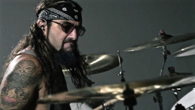 THE WINERY DOGS Launch “Oblivion” Music Video And Behind The Scenes Footage