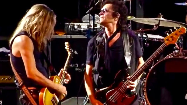 GLENN HUGHES - “I Haven’t Done A Cycle Of Touring Like This Since DEEP PURPLE”; Audio