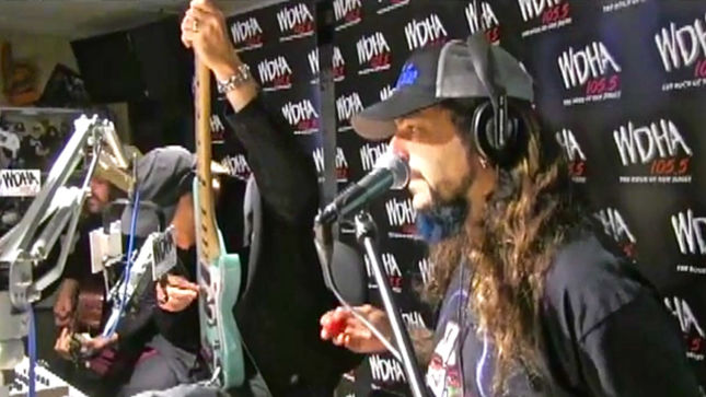 THE WINERY DOGS Perform Live In WDHA's Studio D; Video Streaming