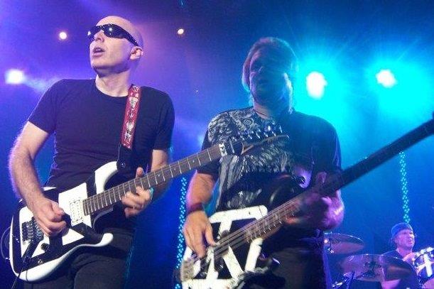 JOE SATRIANI On CHICKENFOOT – “I Was Clinging To The Hope That We Would Put Out Another Record”