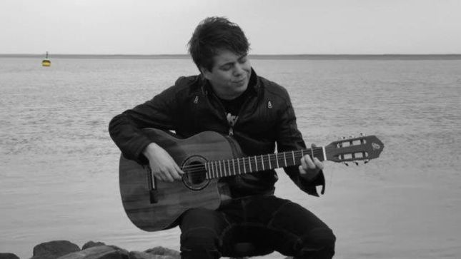 THOMAS ZWIJSEN Uploads Acoustic Performance Of BRUCE DICKINSON's "Tears Of The Dragon"