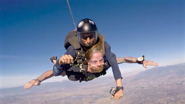 LAMB OF GOD / MEGADETH Drummer CHRIS ADLER Goes Tandem Skydiving; Video Posted