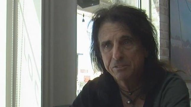 ALICE COOPER Partners With Hopdoddy Burger Bar To Help At Risk Youth