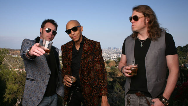 KING’S X Bassist / Vocalist DUG PINNICK Taking His GRINDER BLUES Band Overseas For Spring Tour