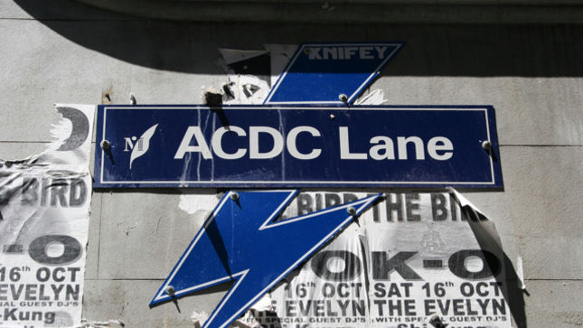 AC/DC Lane's Cherry Bar Bans Mobile Phones From Live Performances