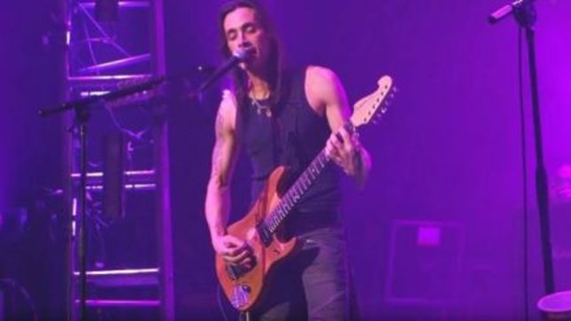 NUNO BETTENCOURT Pays Tribute To PRINCE At Generation Axe Show In Orlando - "You Taught Me To Be A Musician, An Individual"