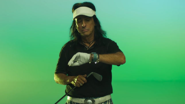 ALICE COOPER Stars In New Apple Watch Commercial; Video Streaming