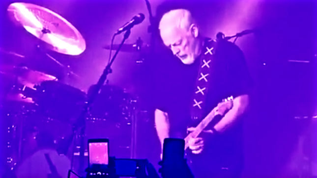 PINK FLOYD Legend DAVID GILMOUR Pays Tribute To PRINCE - Live Video For “Comfortably Numb” Featuring “Purple Rain” Posted