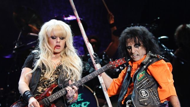 ALICE COOPER On PRINCE – “He Kept Trying To Steal ORIANTHI Out Of My Band”