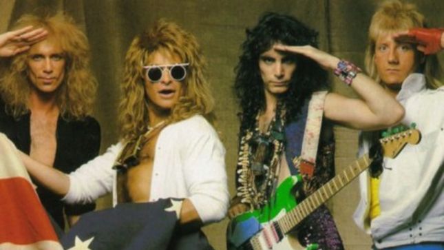 STEVE VAI Looks Back On DAVID LEE ROTH's Eat 'Em And Smile - "There Was No Way I Was Going To Try To Emulate EDDIE VAN HALEN, Because You Can't"