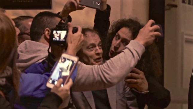 AC/DC Guitarist ANGUS YOUNG Meets Fans In Spain; Video