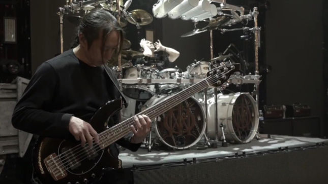 DREAM THEATER - Preparing The Stage For Soundcheck; Video Streaming