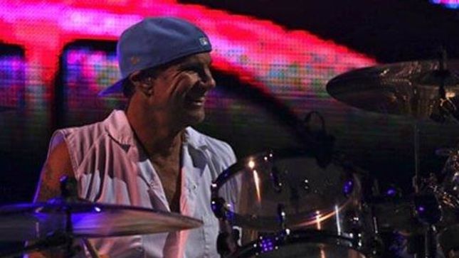 CHAD SMITH Discusses His Art Piece "Under Your Thumb" (Video)