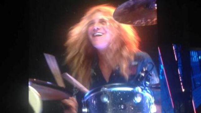 STEVEN ADLER Hits The Stage With GUNS N' ROSES In Nashville, Fan-Filmed Front Row Video Posted