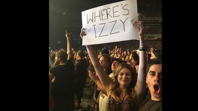 GUNS N’ ROSES - Axl’s Security Bullies Orders Fan’s “Where’s Izzy” Sign Removed And Ripped Up!