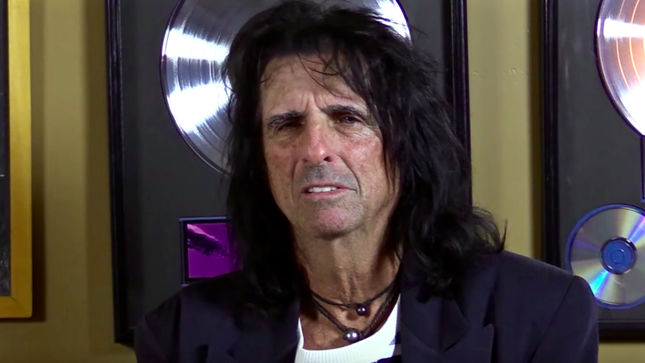 ALICE COOPER On Lack Of Stage Banter - “If Alice Talks To You On Stage He’s Suddenly Human”; Video