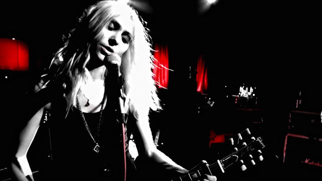 THE PRETTY RECKLESS Forced To Cancel Tonight’s Show In Boston; Singer TAYLOR MOMSEN “Very Sick”