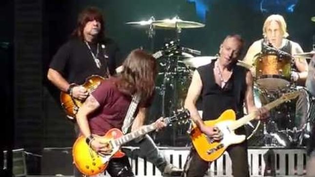 DEF LEPPARD Guitarist PHIL COLLEN Performs "Save That Goodness" With TESLA At Oregon Show; Fan-Filmed Video Available