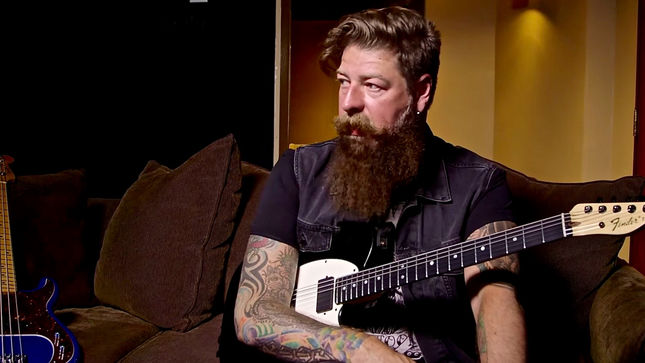 SLIPKNOT Guitarist JIM ROOT Undergoes Disk Replacement Surgery - “Seems As If Fractured Vertebrae And Hemorrhaged Disks Are An Occupational Hazard For Metal Bands”
