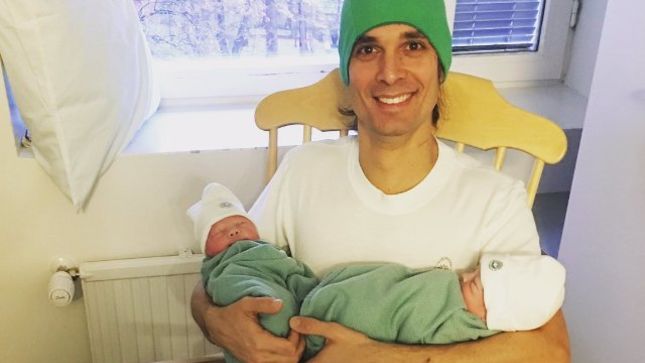 MEGADETH Guitarist KIKO LOUREIRO And Wife Are Proud Parents Of Twins - "A Precious Day"