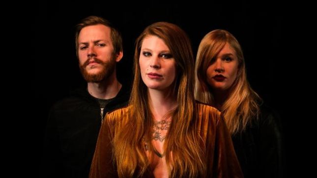 THE WHITE SWAN Vocalist / Guitarist MERCEDES LANDER Talks Need To Tour, Reveals KITTIE Road Stories