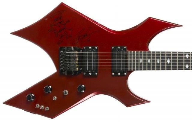 GUNS N' ROSES - SLASH's Long-Lost Guitar Going To Auction